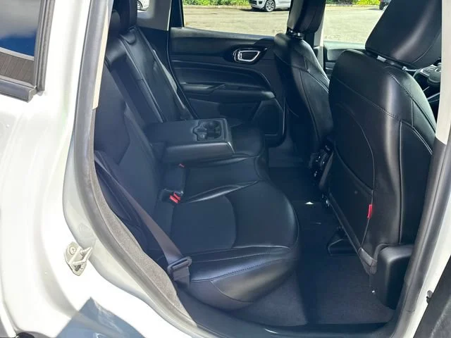 Used 2022 Bright White Clearcoat Jeep Trailhawk image 10