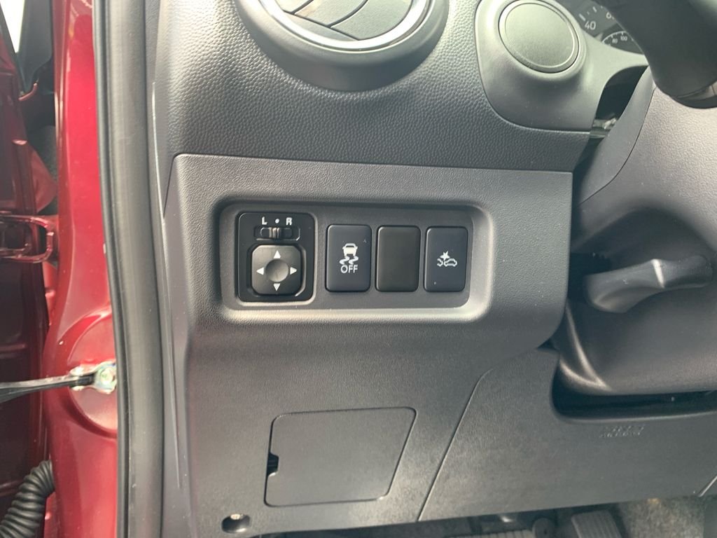 Used 2024  Mitsubishi ES image 13