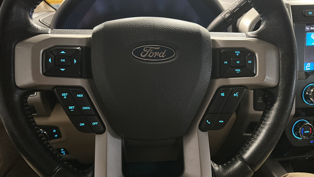 Used 2019 White Platinum Clearcoat Metallic Ford Lariat image 16