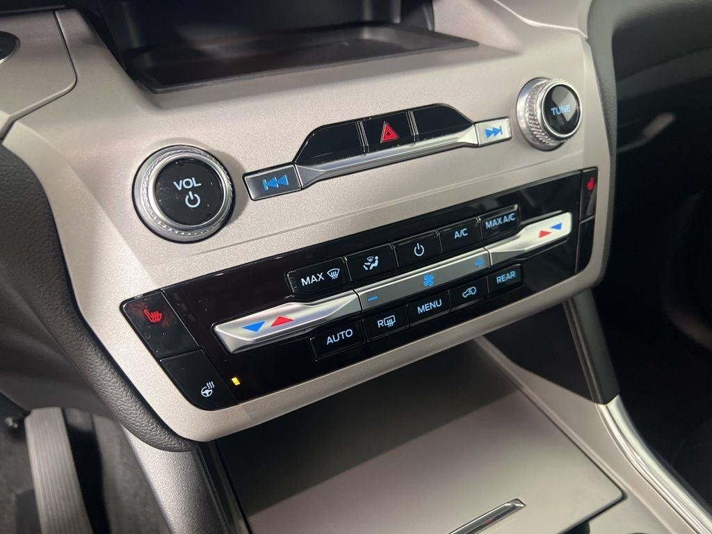 2024 Ford Explorer XLT - Photo 18