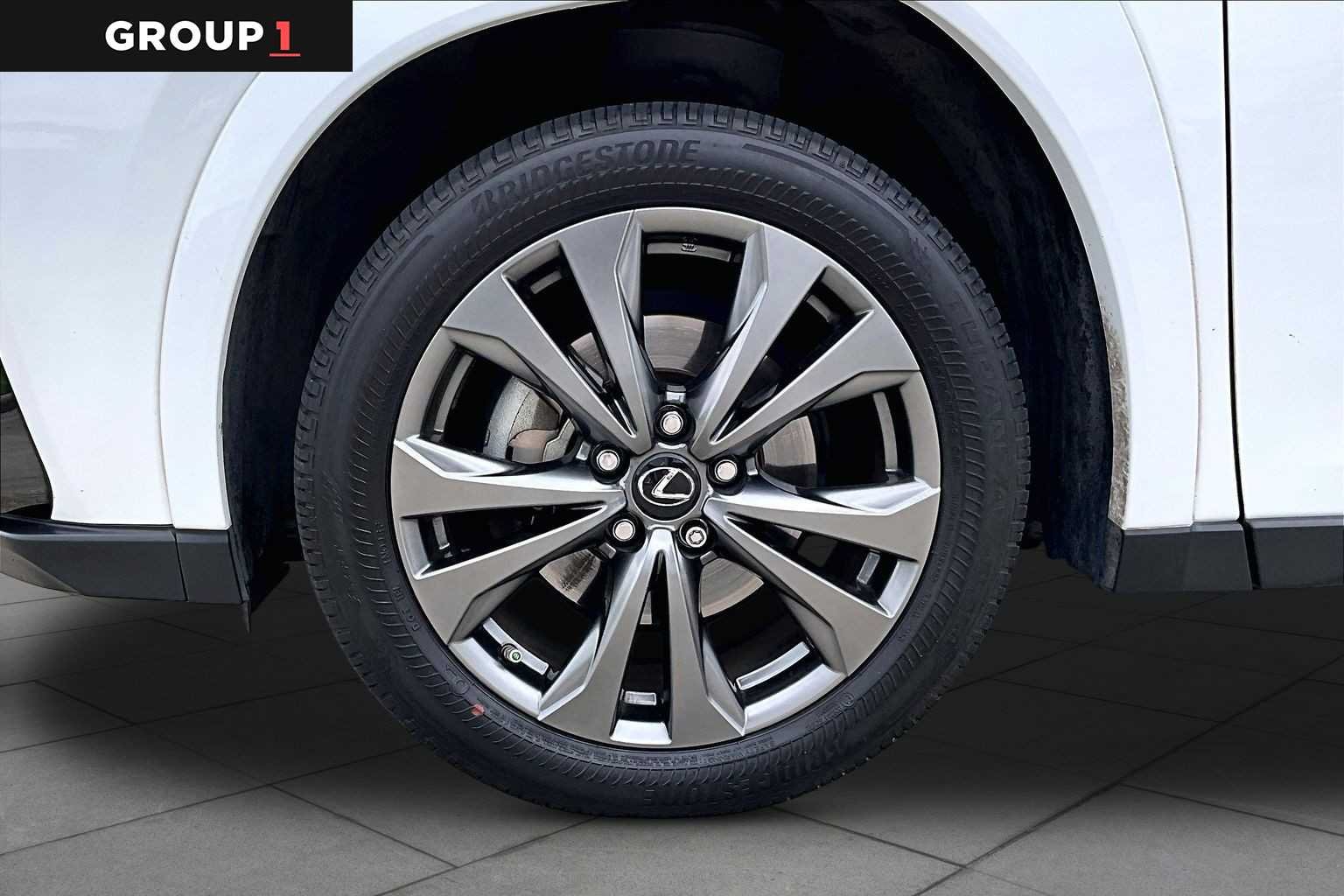 Certified Used 2024 ULTRA WHITE Lexus F SPORT Handling image 9