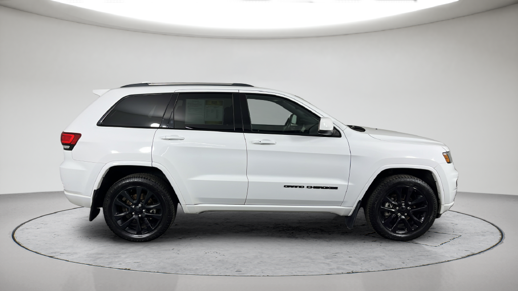 Used 2019 White/off-white Jeep Altitude image 7