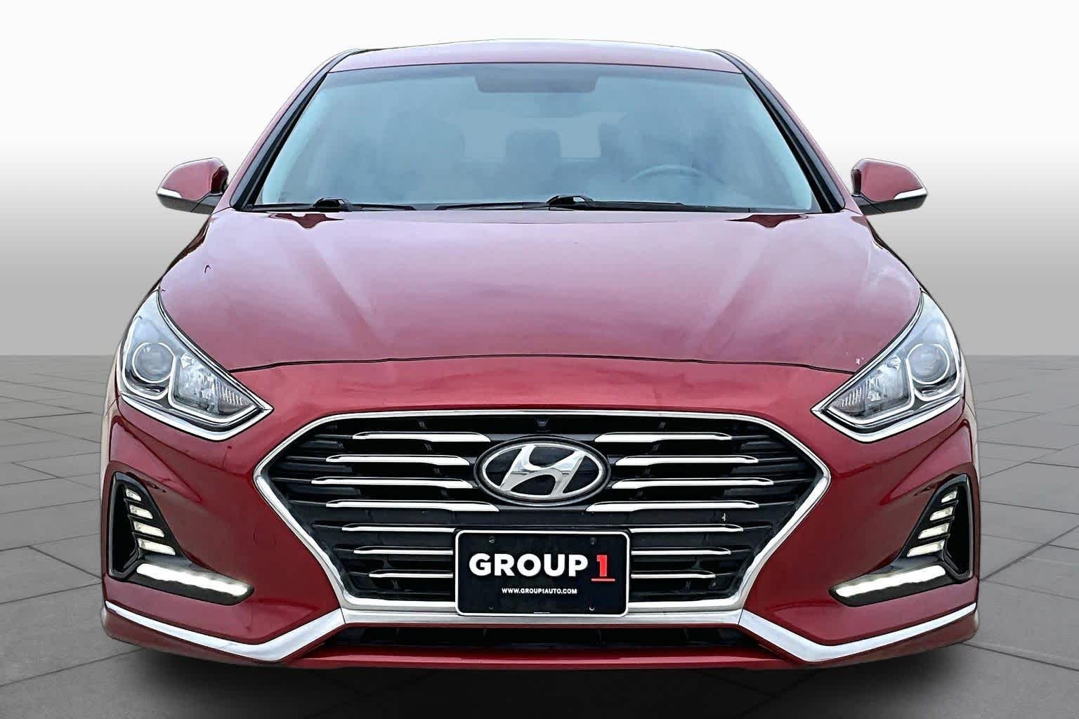 Used 2018 Cosmopolitan Red Hyundai SE image 4