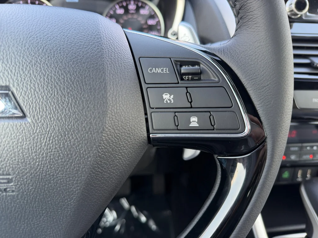 New 2026 Mercury Gray Metallic Mitsubishi SEL image 21