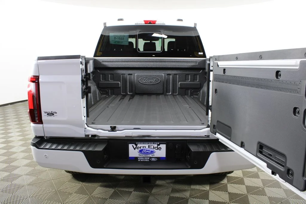 New 2026 Star White Metallic Tri-Coat Ford Platinum image 7