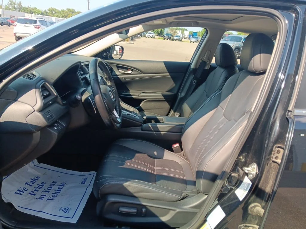 Used 2020 Black Honda Touring image 29