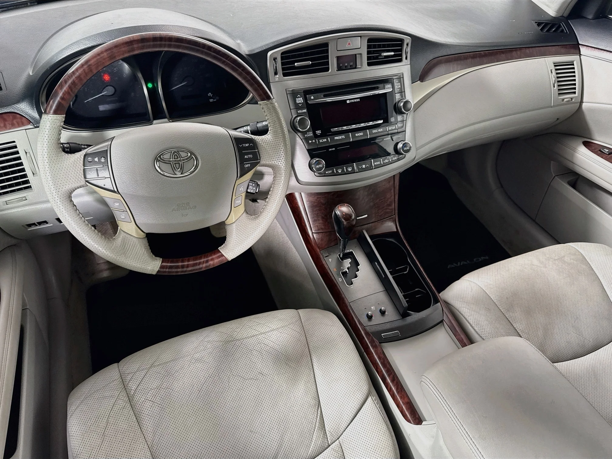Used 2011 Cypress Pearl Toyota Limited image 20