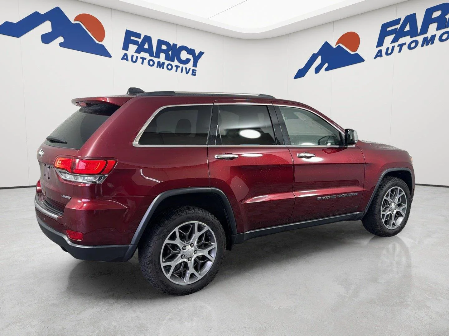 Used 2022 Velvet Red Pearlcoat Jeep Limited image 6