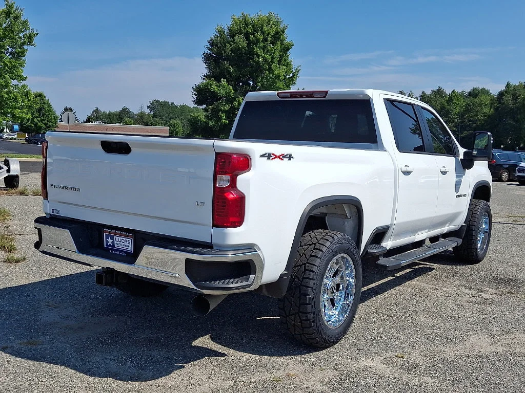 Used 2025 Summit White Chevrolet LT image 11