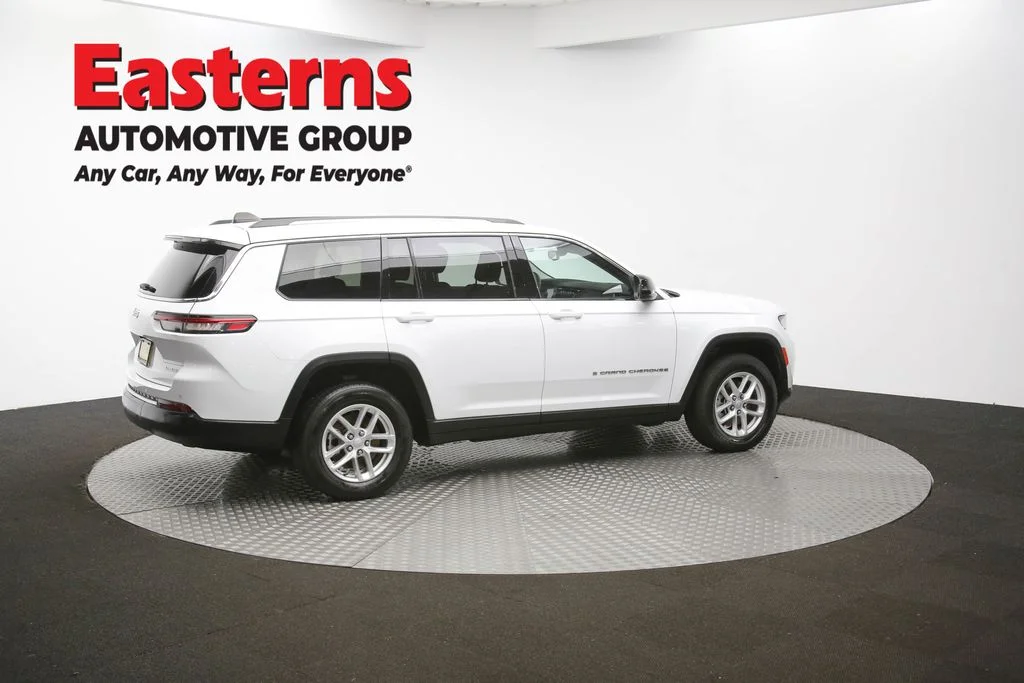 Used 2023 White Jeep Laredo image 46