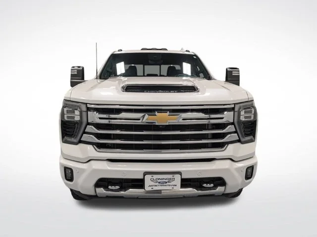 Used 2024 Beige Chevrolet High Country image 3