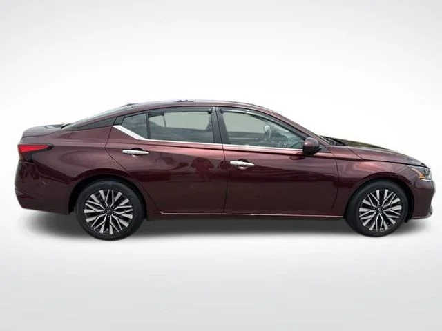 Used 2023 Red Nissan 2.5 SV image 6