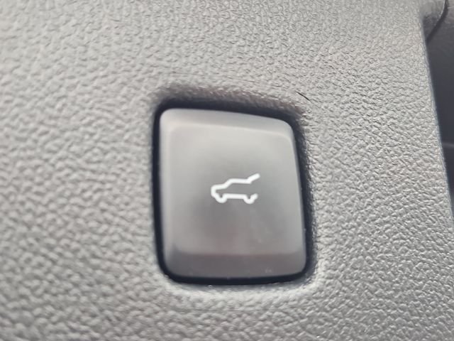 Used 2022 Blue Metallic Ford SEL image 16