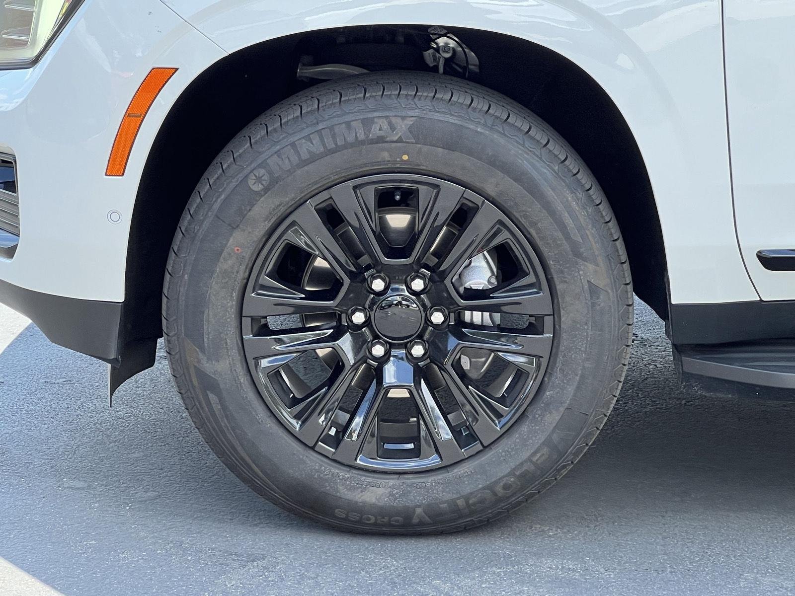2025 GMC Yukon XL Denali - Photo 13