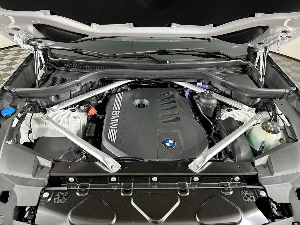 New 2026 Alpine White BMW xDrive40i image 30