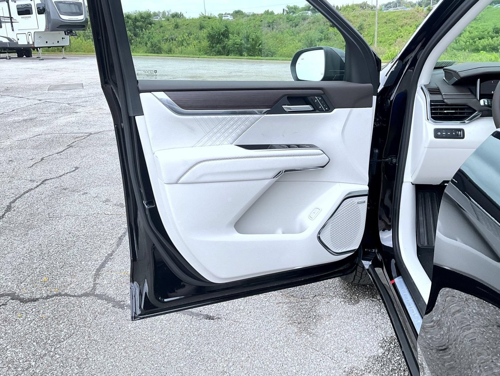 2027 GMC Acadia Denali - Photo 9