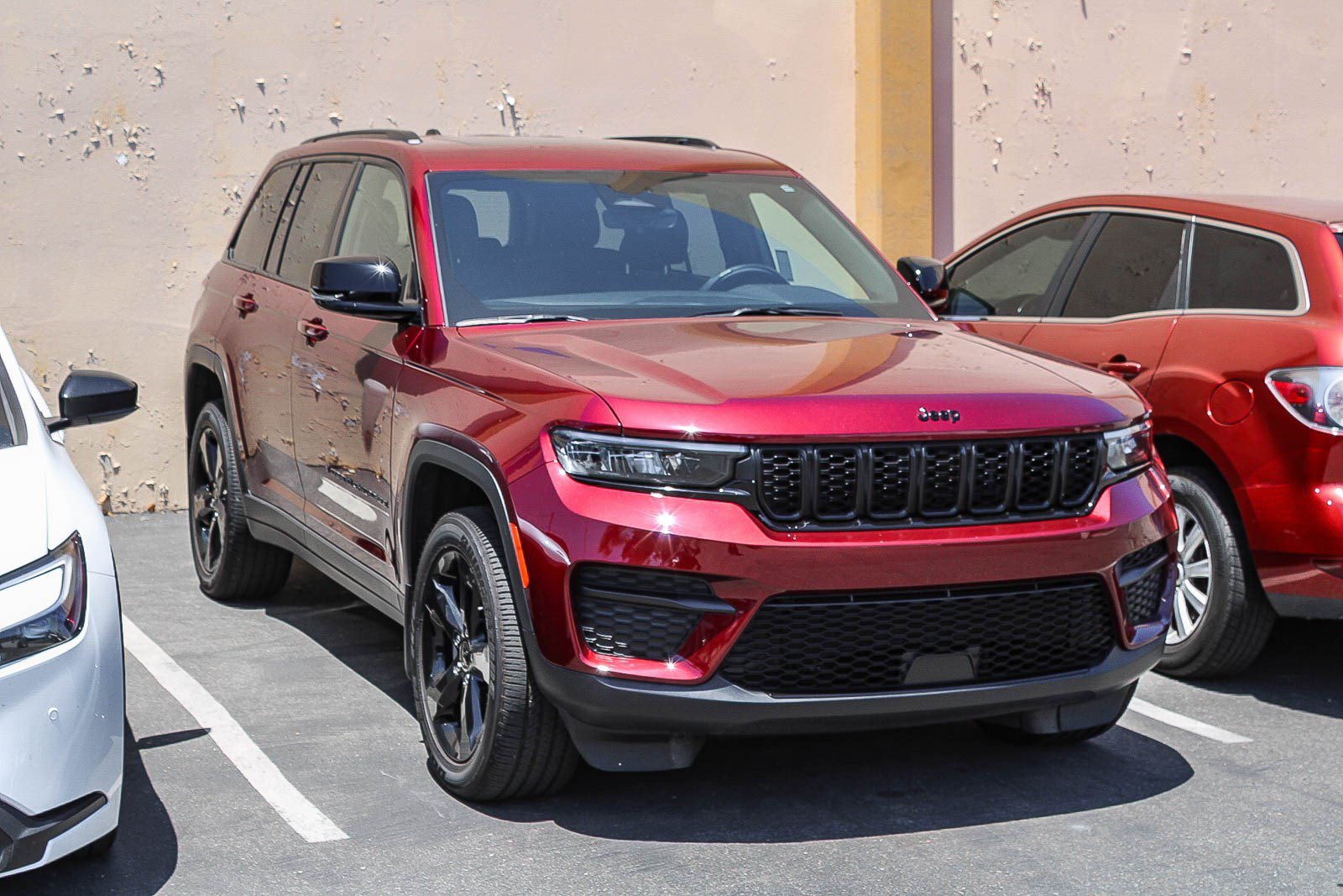 Used 2025 Velvet Red Pearlcoat Jeep Altitude X image 3