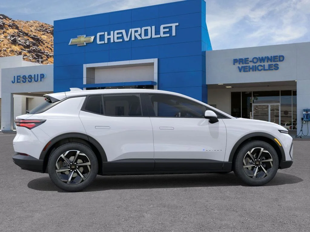 New 2026 Summit White Chevrolet LT1 w/PCY image 5