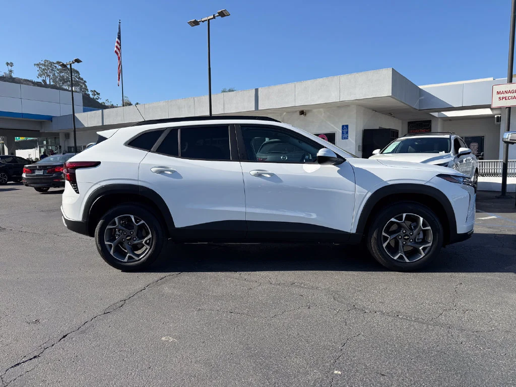 Used 2026 Summit White Chevrolet LT image 6