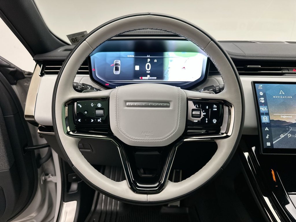 Used 2025  Land Rover Dynamic SE image 30