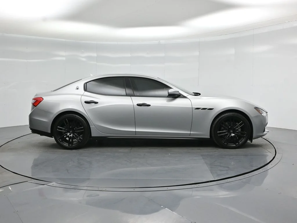 Used 2017 Silver Maserati Base image 22