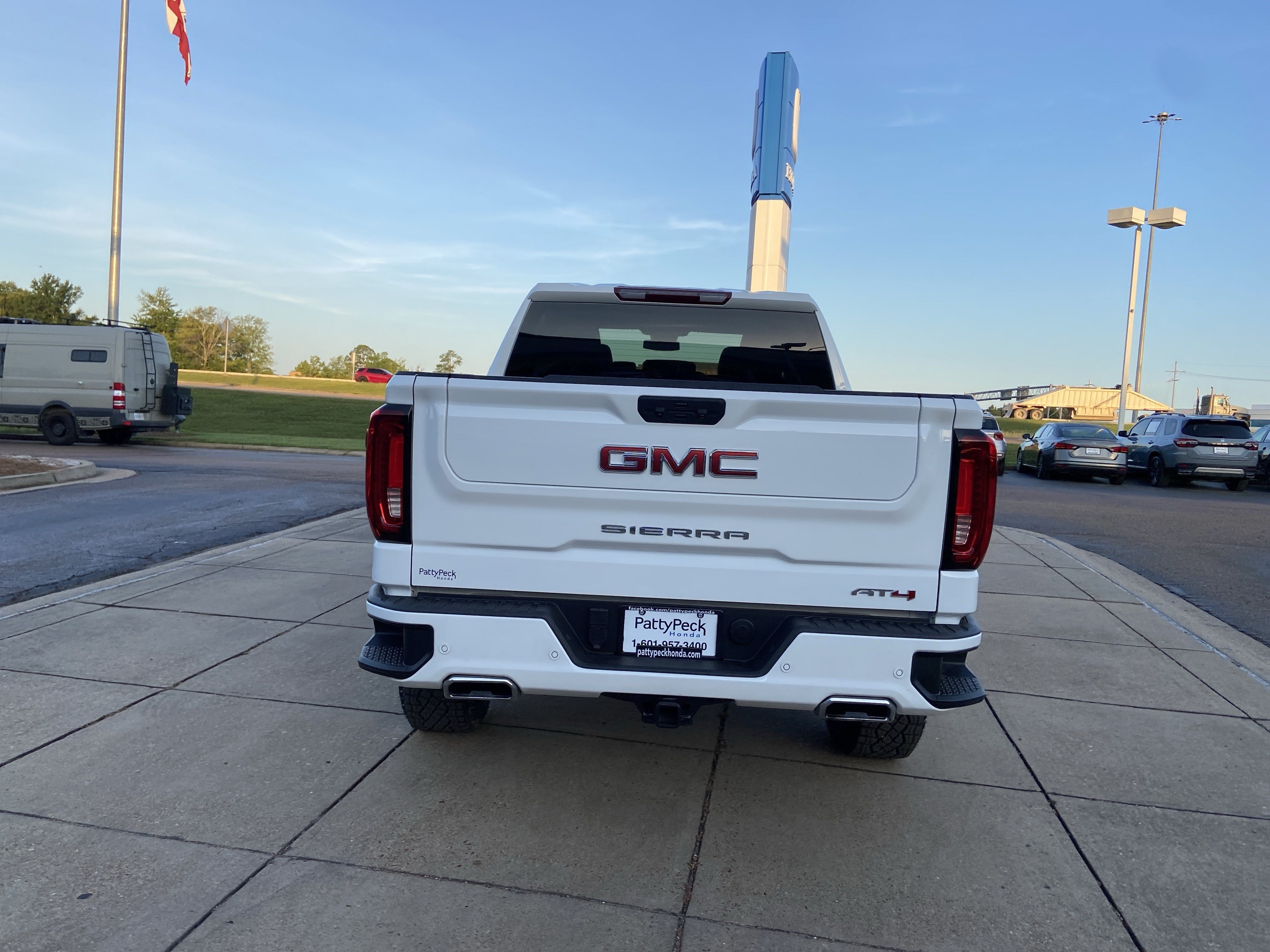 Used 2025 Summit White GMC AT4 image 10