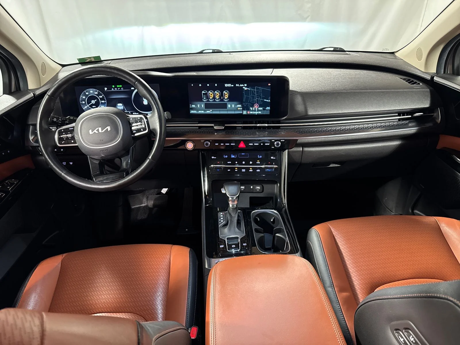 Used 2022 Ceramic White Kia SX Prestige image 4