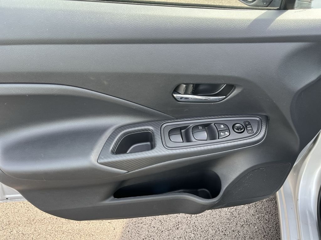 Used 2025 Silver Nissan 1.6 SV image 13