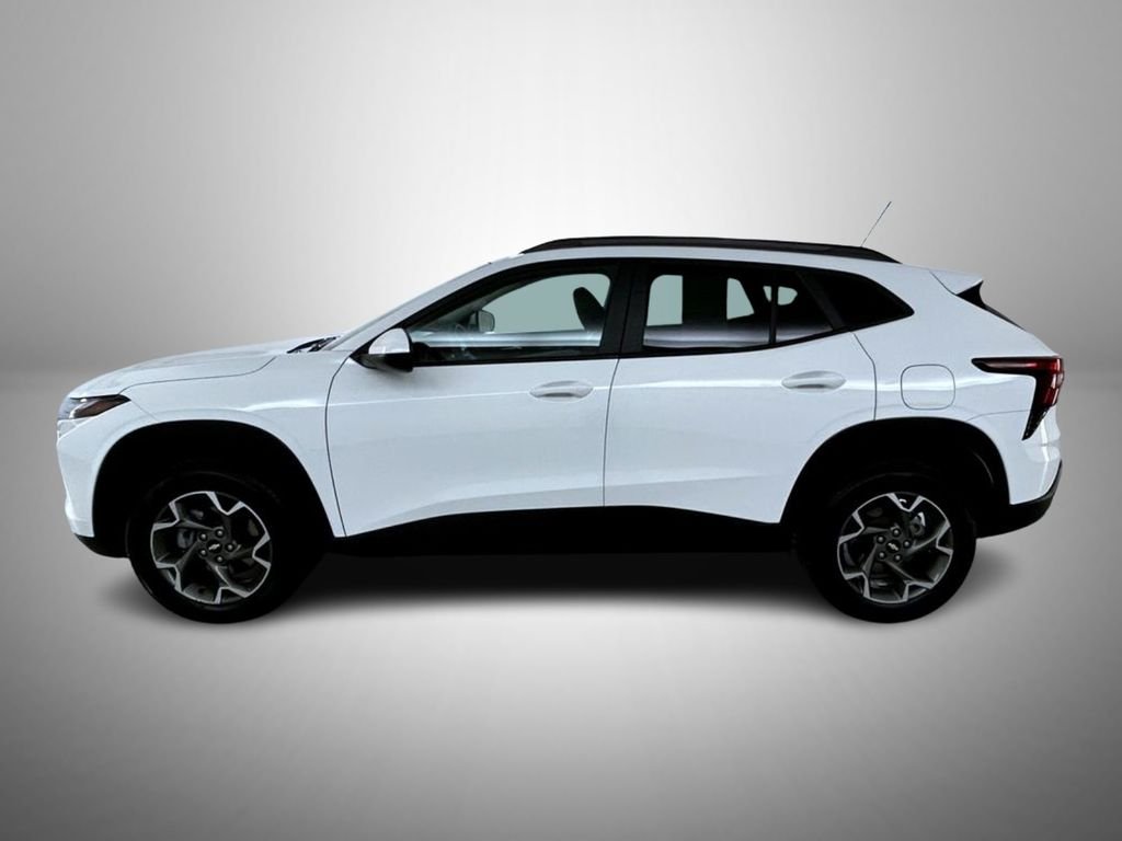 Used 2025 White Chevrolet LT image 8