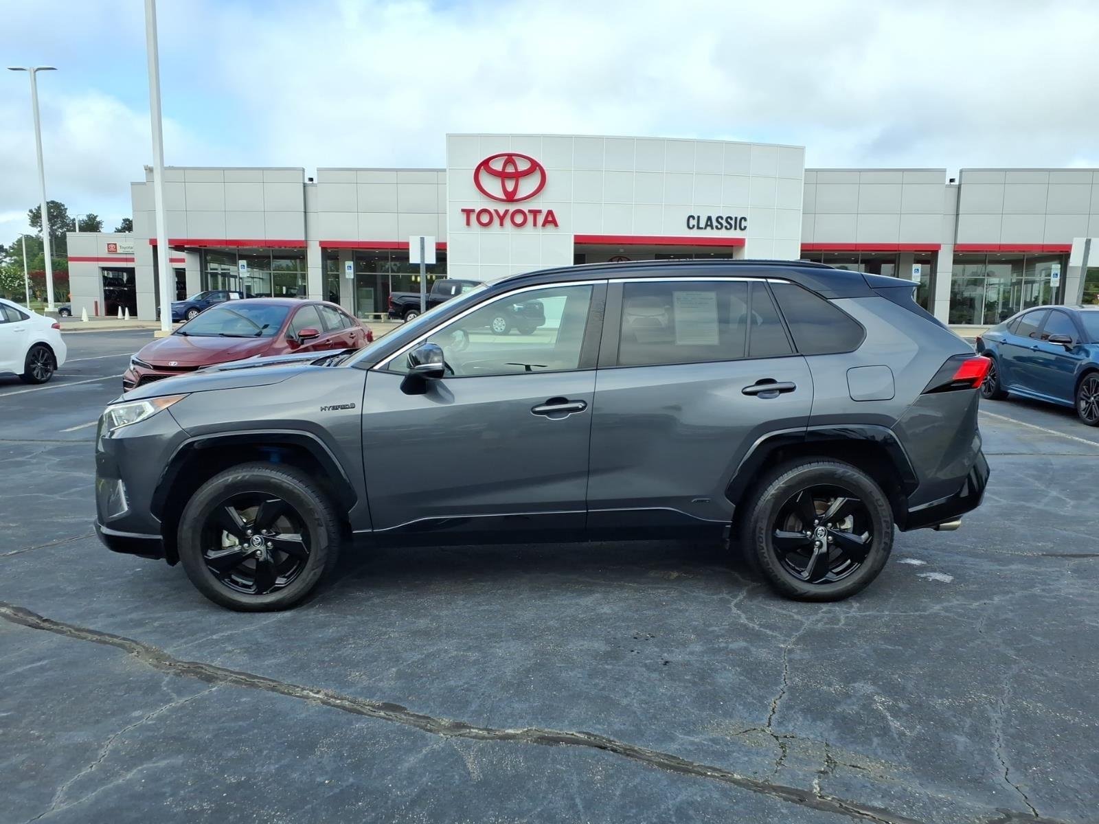 Used 2020 Magnetic Gray Metallic w/Midnight Black Roof Toyota Hybrid XSE image 3