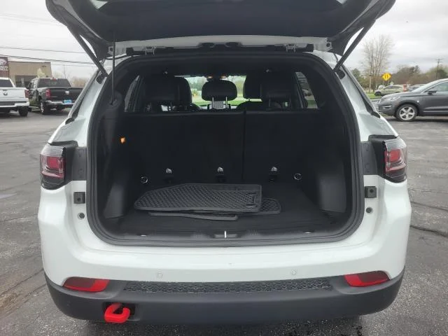 Used 2024 Red Hot Pearlcoat Jeep Trailhawk image 34