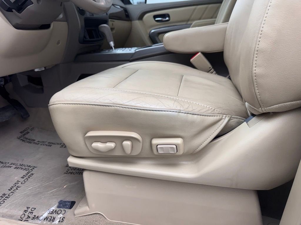 Used 2015 Pearl White Nissan Platinum image 19