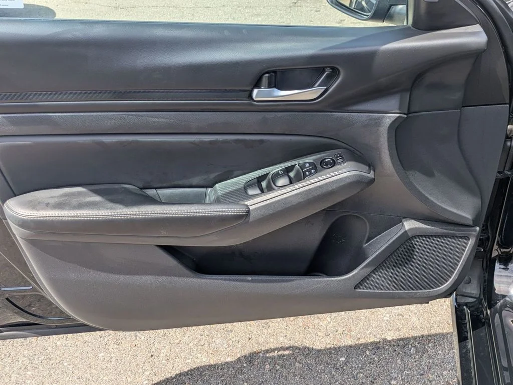 Used 2025 Black Nissan 2.5 SV image 10