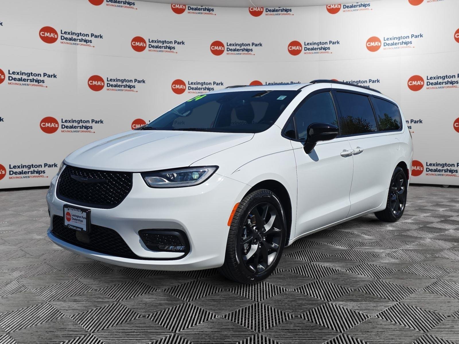 Used 2024 Bright White Clearcoat Chrysler Limited image 3