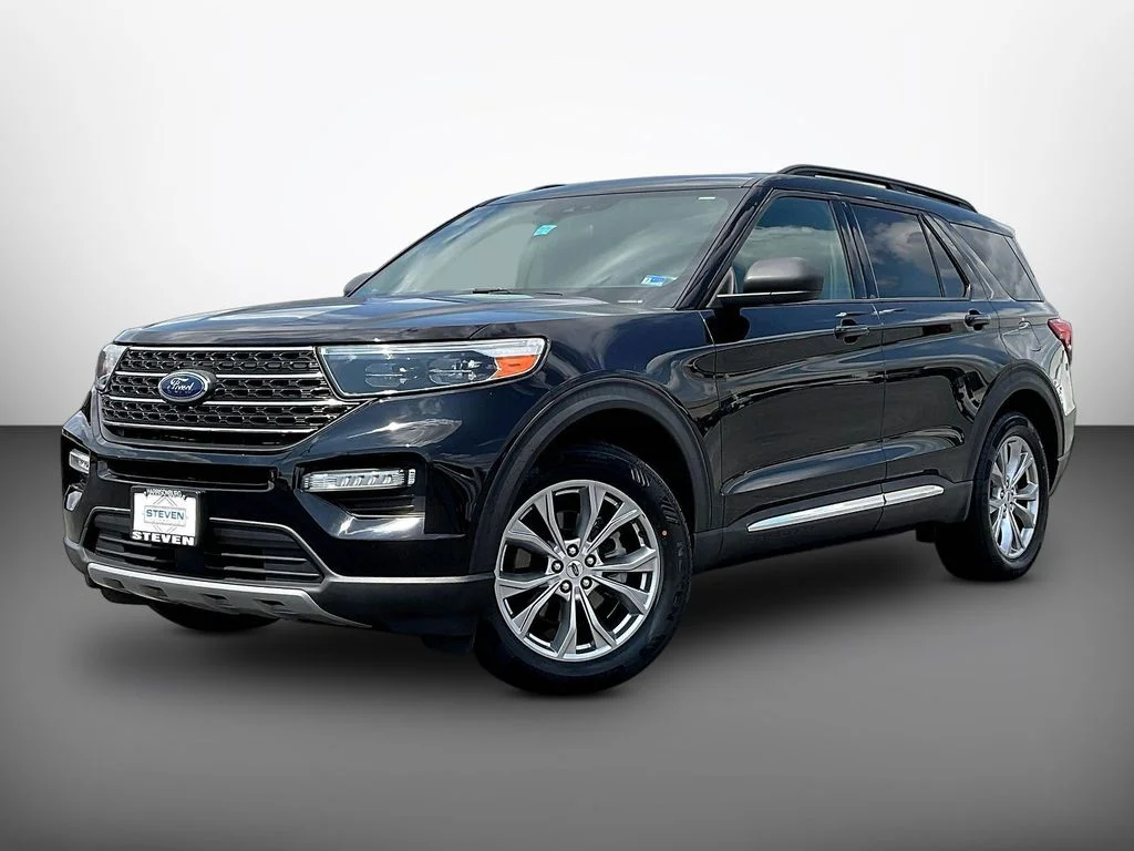 Certified Used 2020 Black Ford XLT image 3