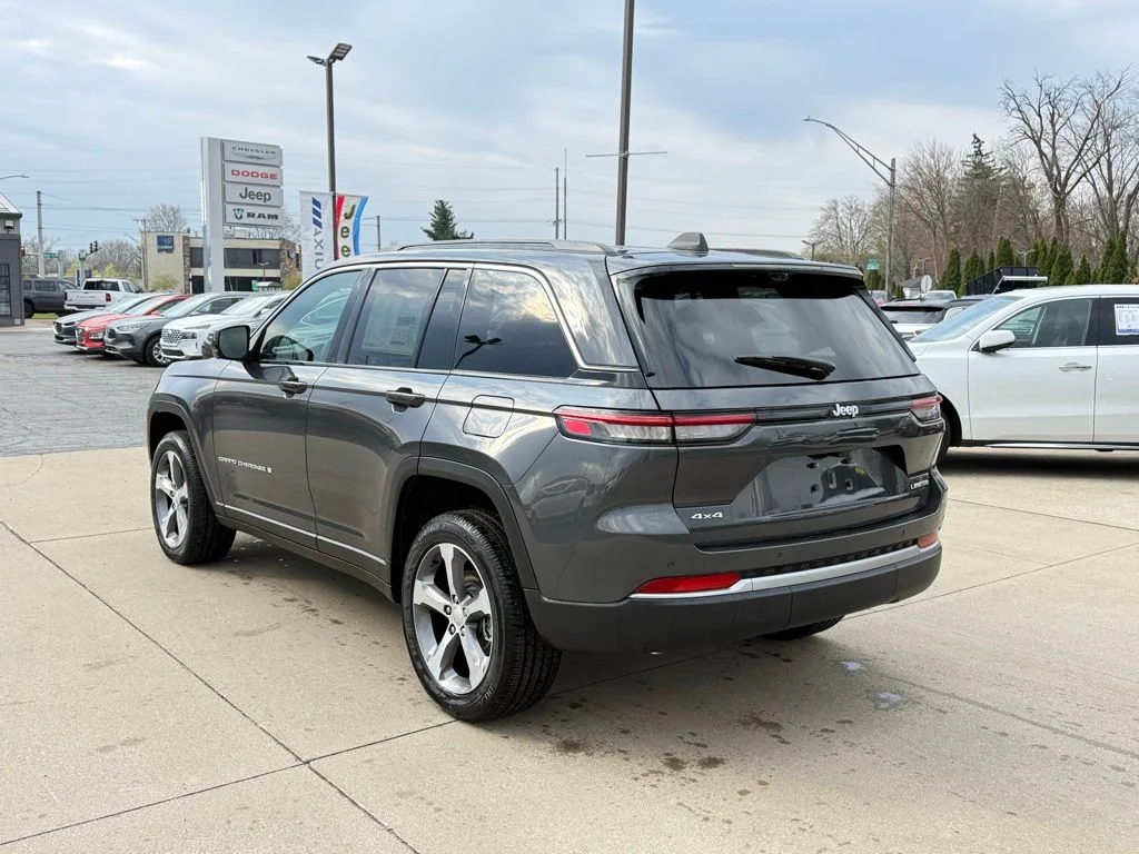 New 2026 Baltic Gray Metallic Clear-Coat Exterior Paint Jeep Limited image 5