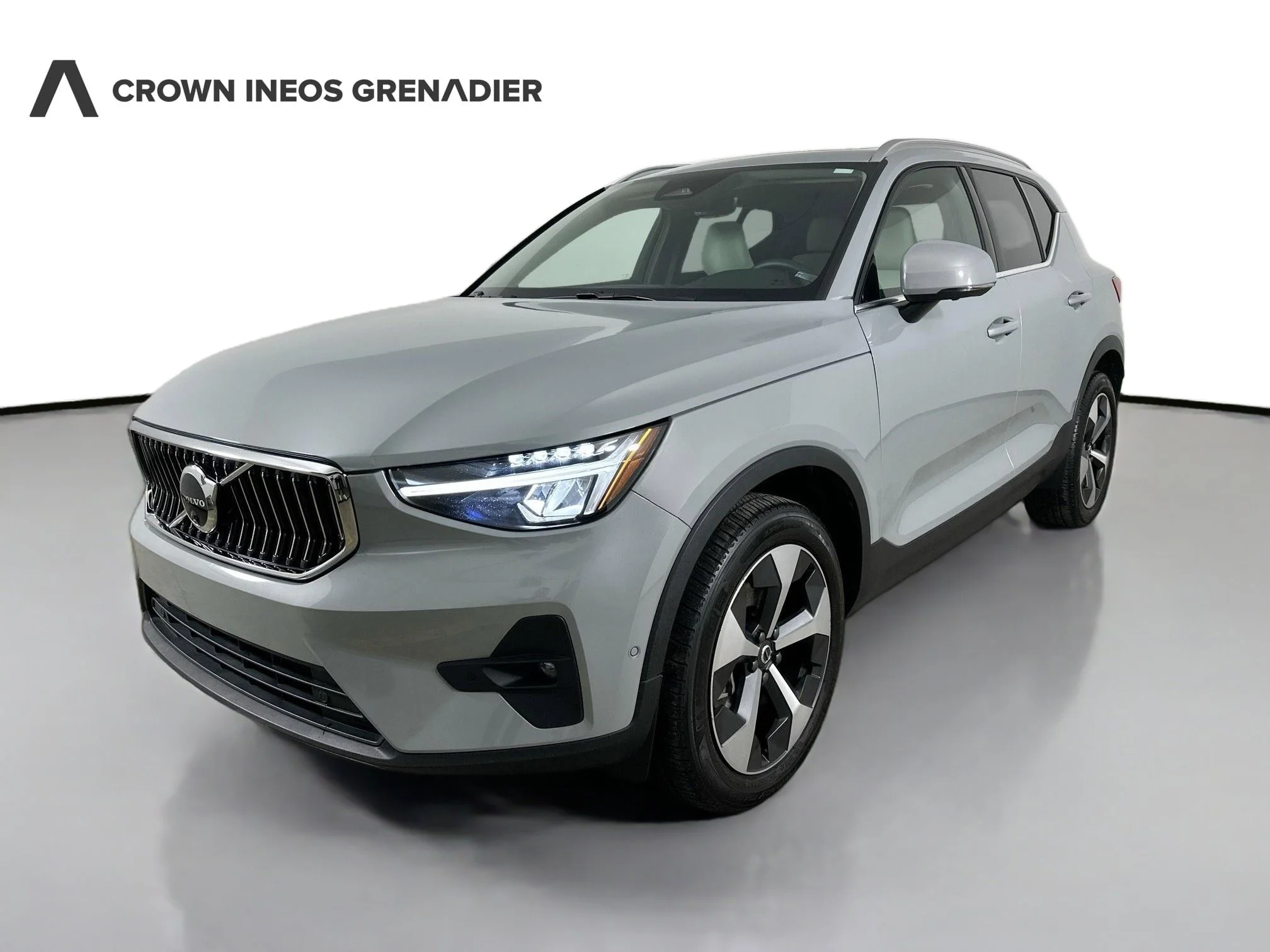 2024 Volvo XC40 B5 Plus Bright AWD's photo