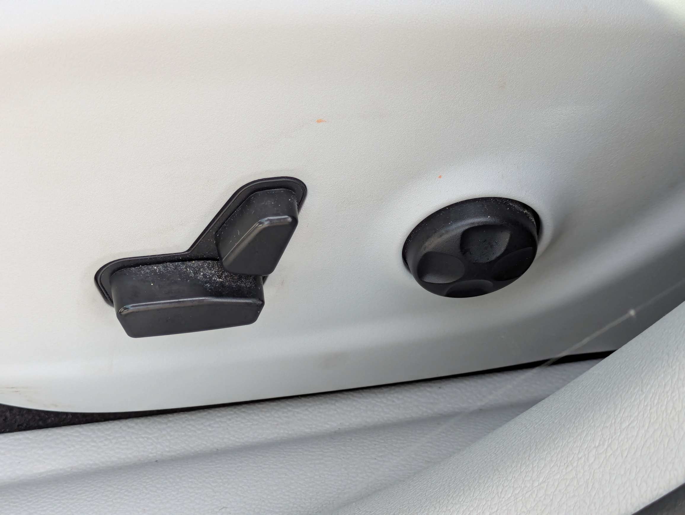 Used 2019 Granite Crystal Metallic Clearcoat Jeep Limited image 26