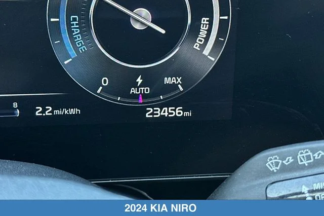 Used 2024 Black Kia Wind image 28