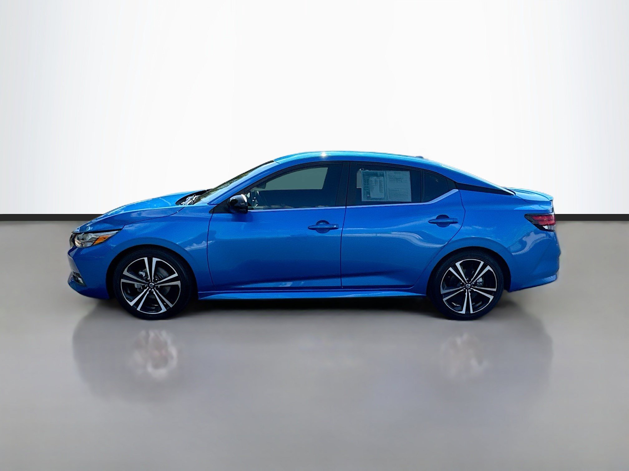Used 2021 Electric Blue Metallic Nissan SR image 4