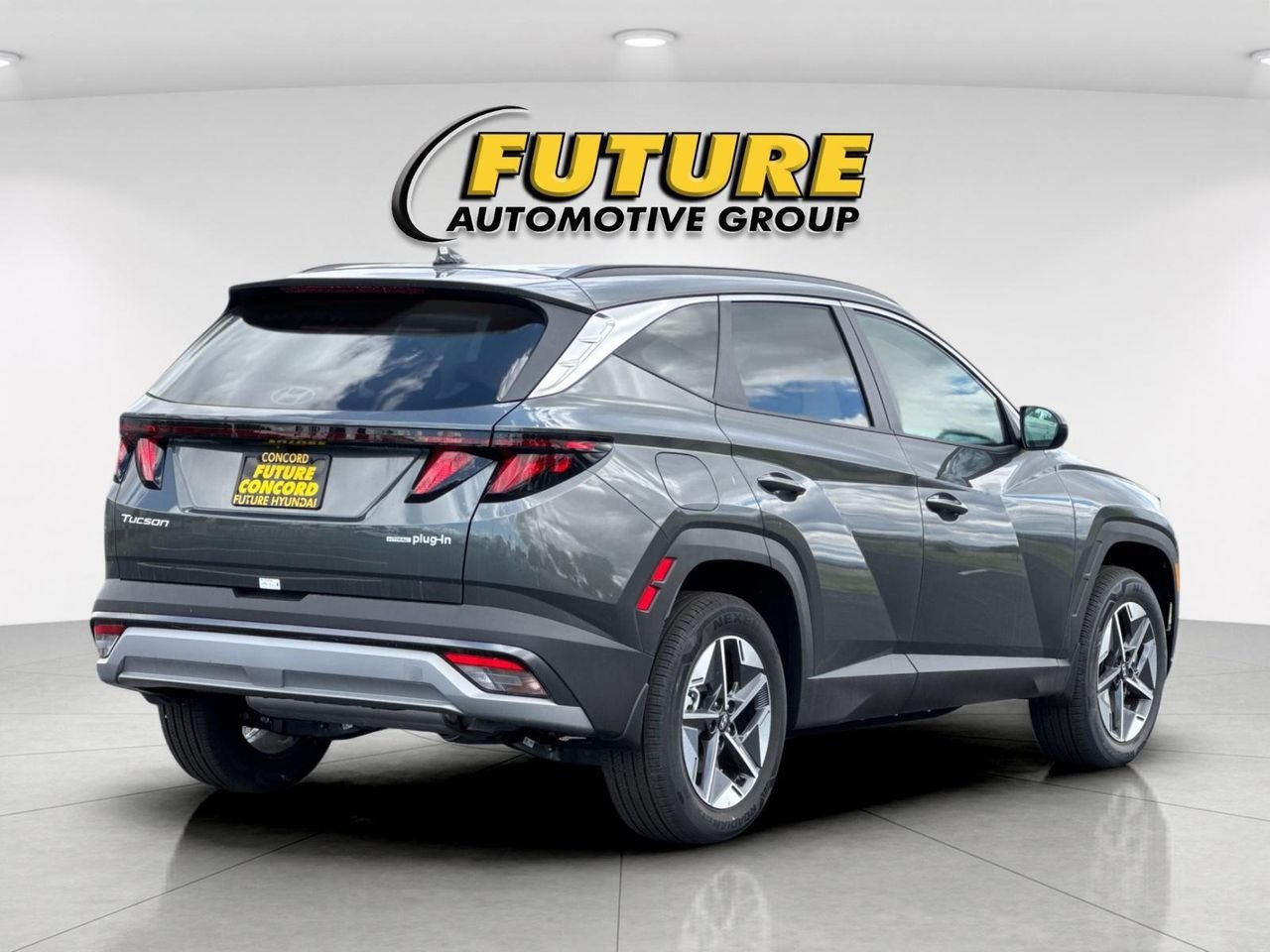 New 2025 Gray Hyundai SEL image 3