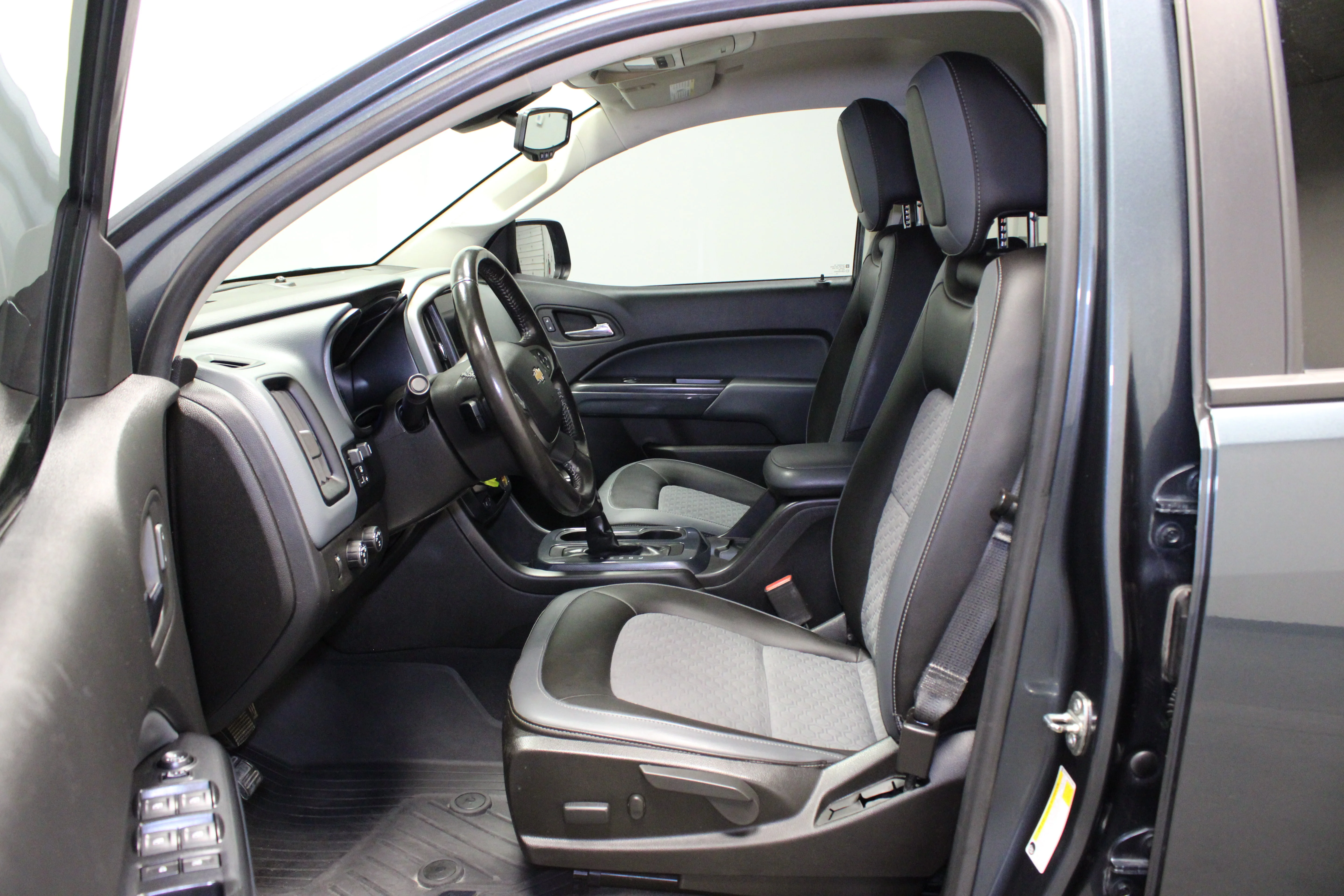 Used 2019 Shadow Gray Metallic Chevrolet Z71 image 18