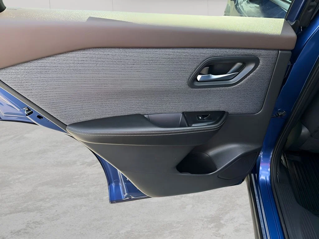 Used 2022 Caspian Blue Metallic Nissan SV image 11