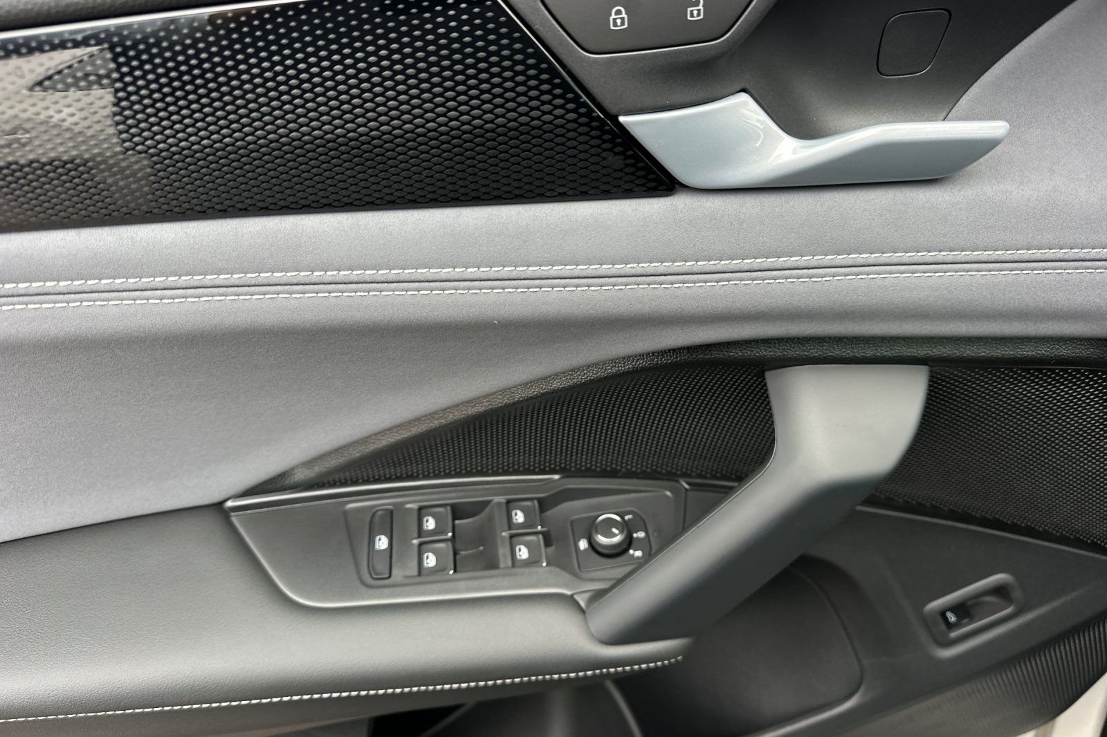 New 2026  Volkswagen 2.0T SE R-Line Black image 11