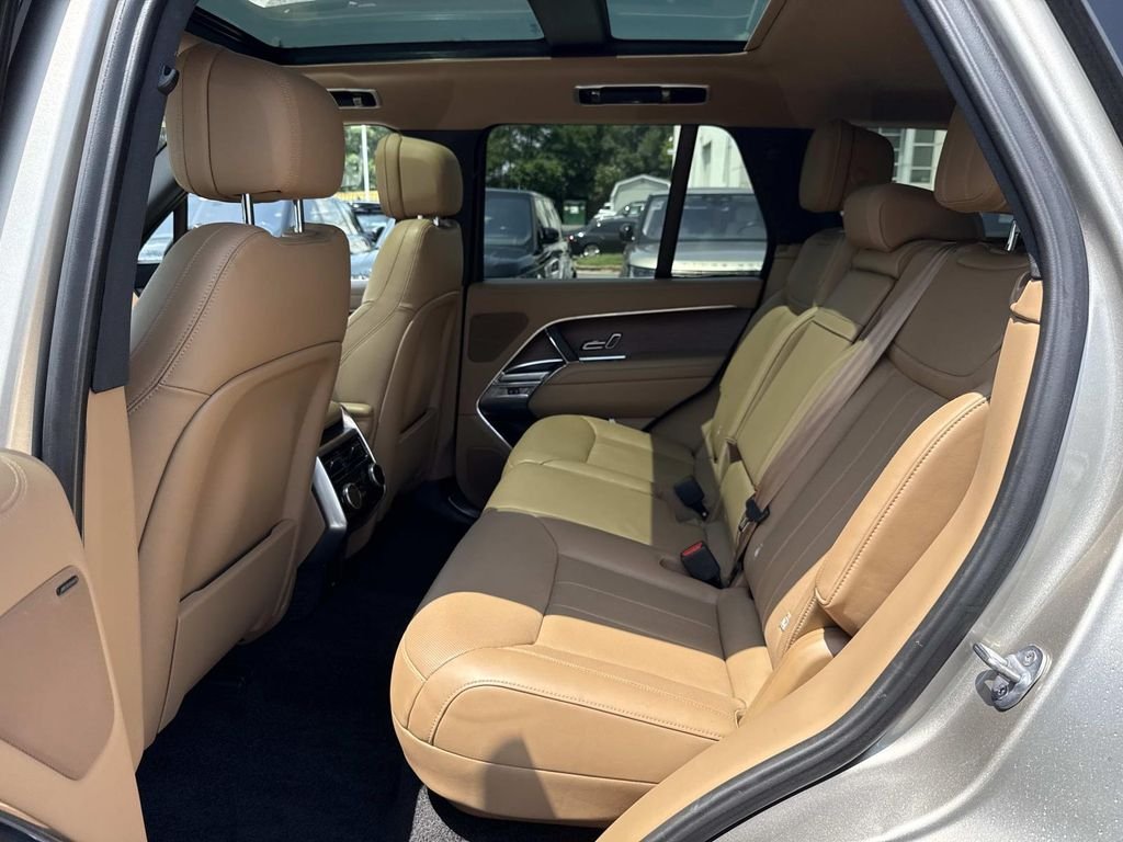 Used 2023 Blue Land Rover SE image 16