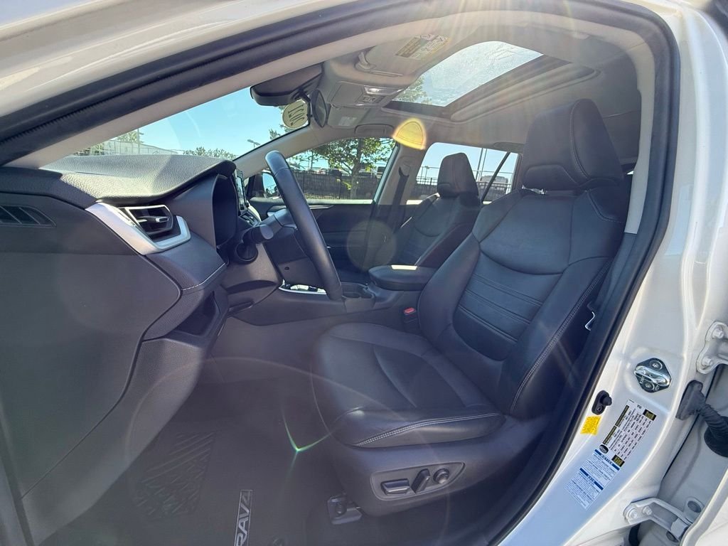 Used 2021 White Toyota XLE Premium image 20