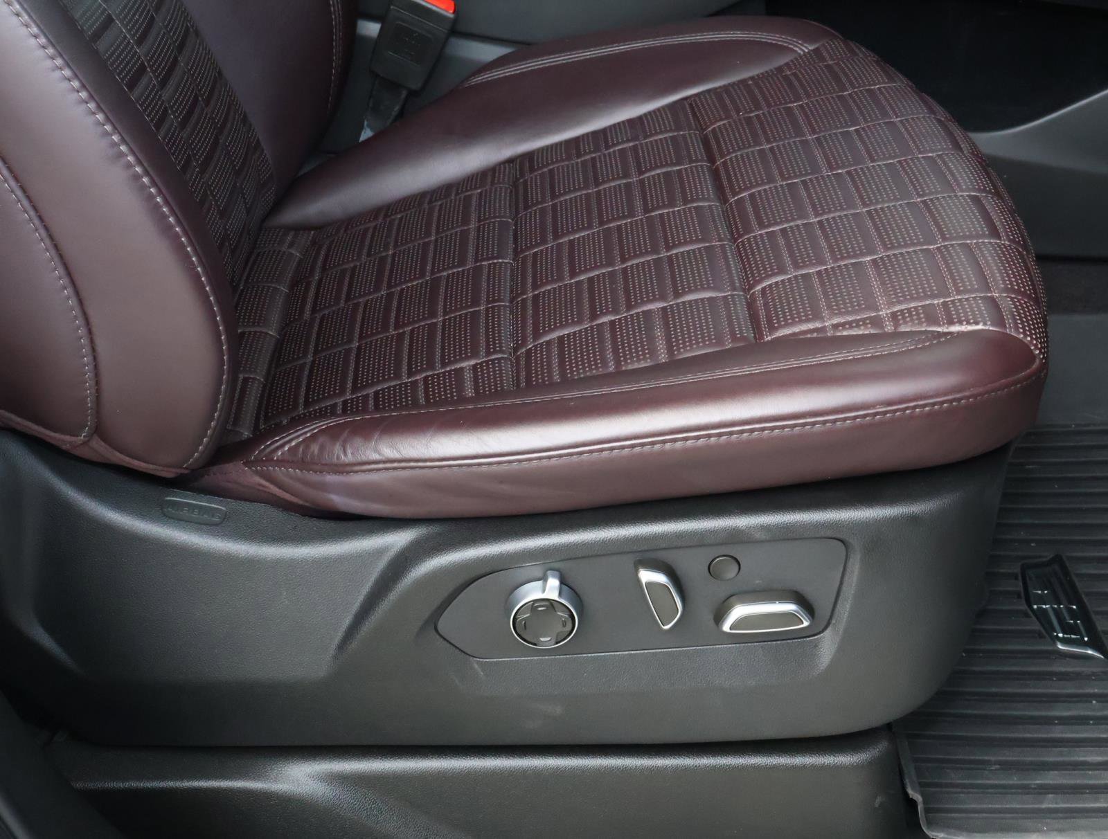 Used 2024 Crystal White Tricoat Cadillac Sport Platinum image 26