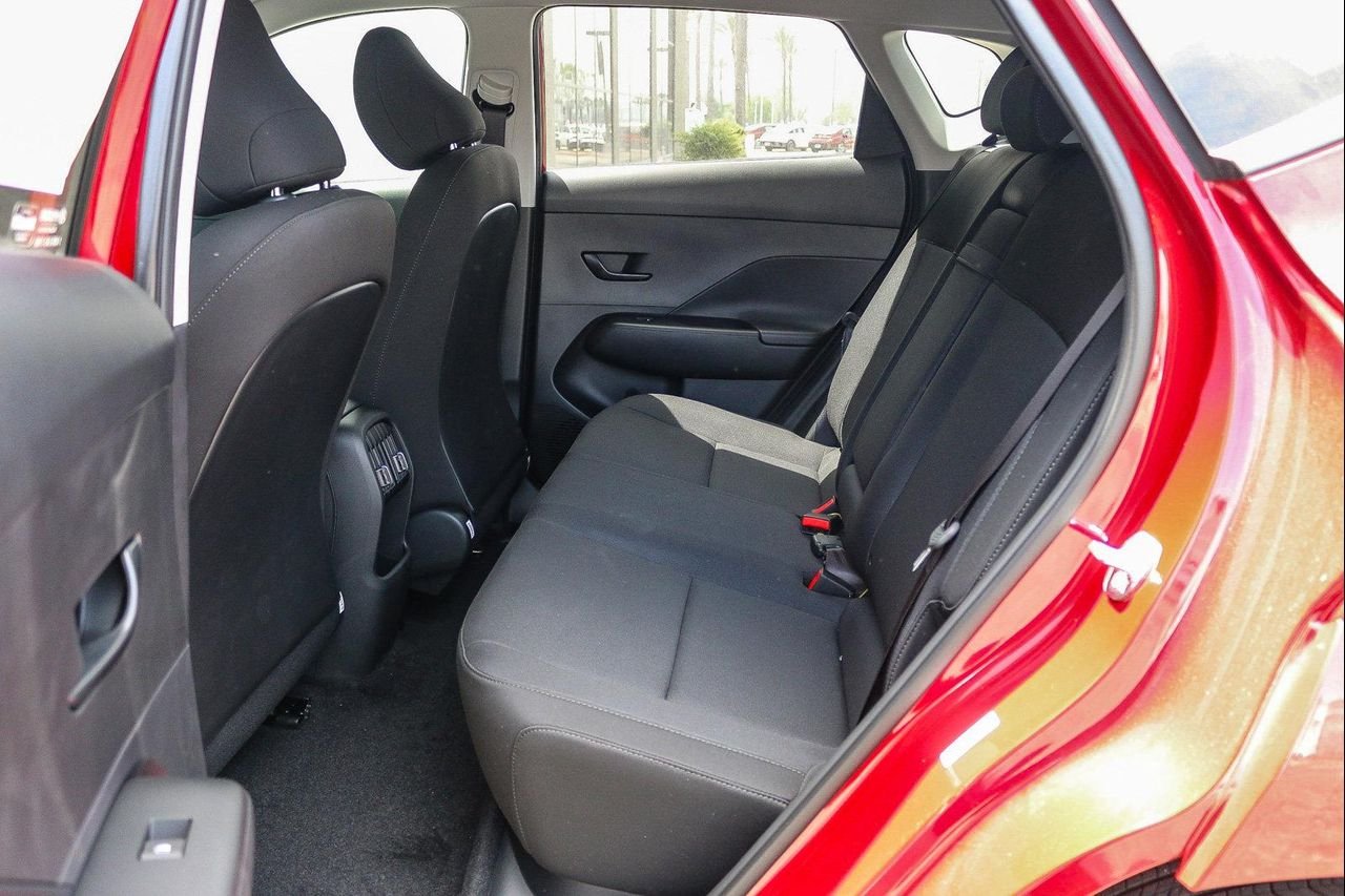 2025 Hyundai Kona EV SEL - Photo 18