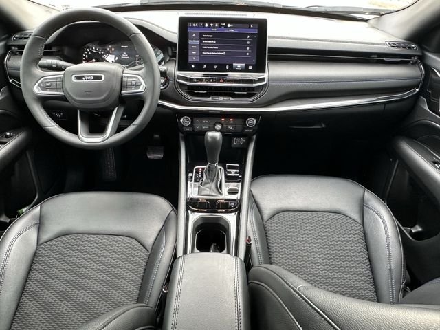 Used 2026 Silver Jeep Latitude image 9