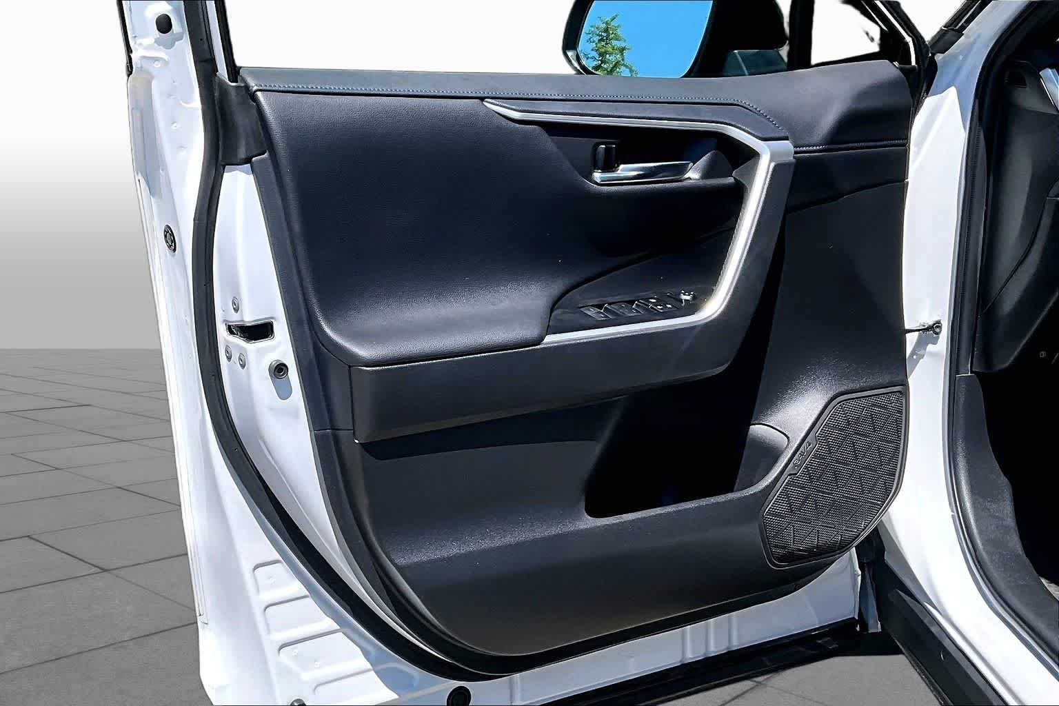 Used 2024 Wind Chill Pearl/Midnight Black Metallic Toyota Hybrid XSE image 22